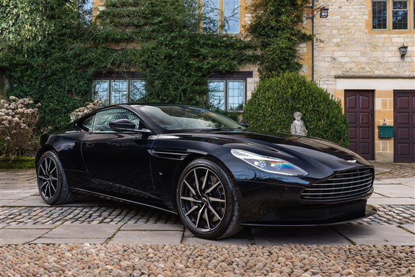 ASTON MARTIN DB11 