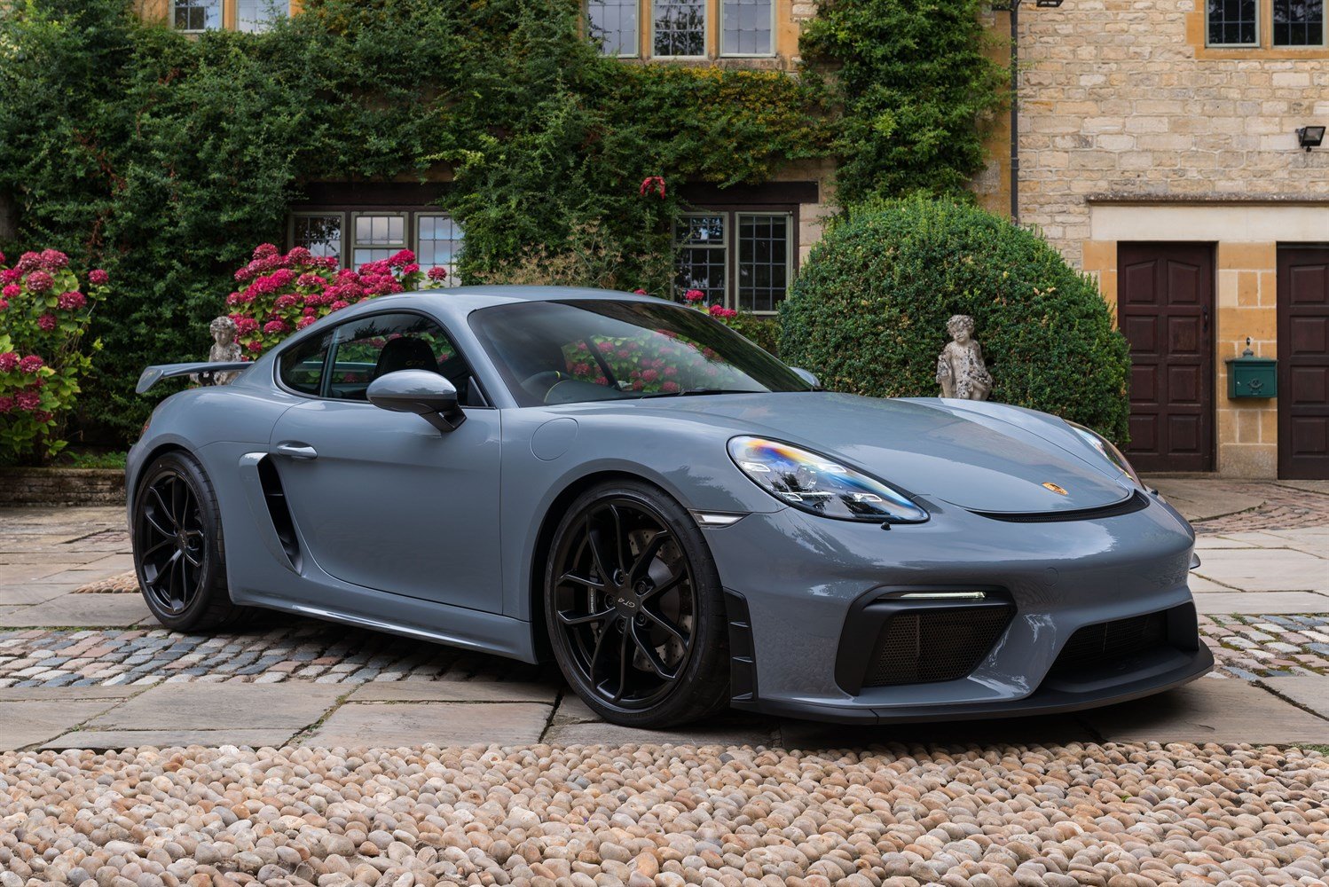 Porsche Cayman GT4