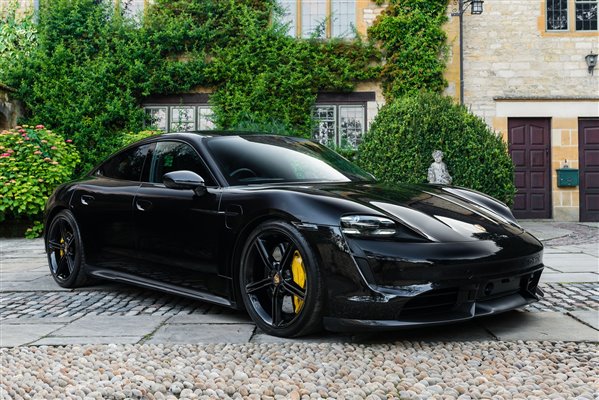 PORSCHE TAYCAN TURBO S 