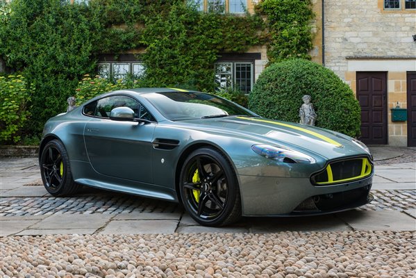 Aston Martin Vantage AMR