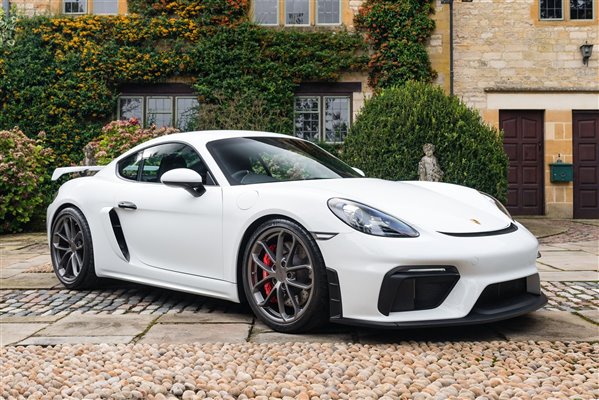 PORSCHE 718 CAYMAN GT4 